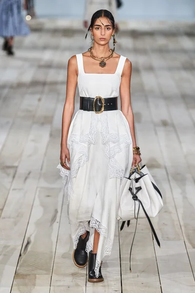 Look 14